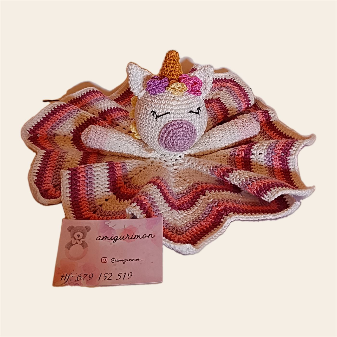 Mantita de apego amigurumi para bebé hecha a mano