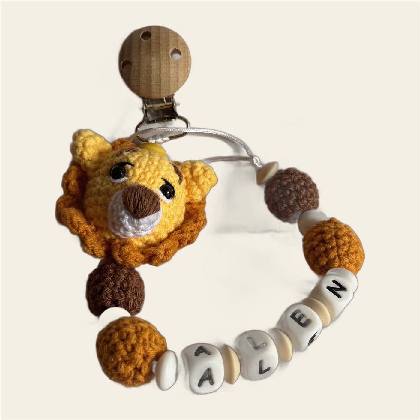 Chupetero amigurumi personalizado para bebé hecho a mano