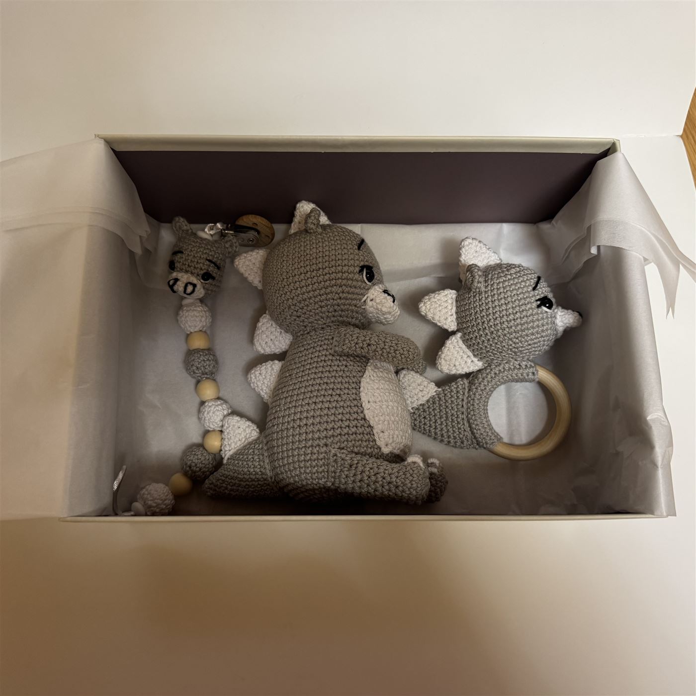 Pack bebé amigurumi completo con chupetero y sonajero
